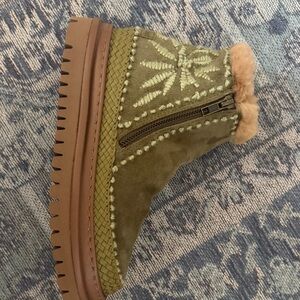 New. Laid back London Olive Suede Ankle Boot. 39 (8)